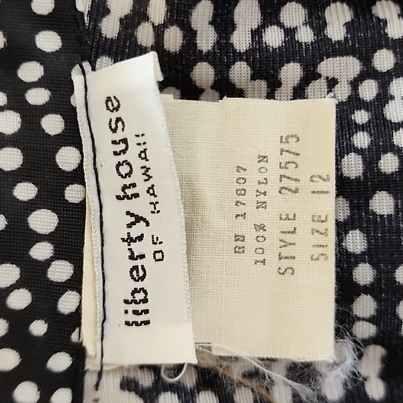 Vintage 1070s Liberty House of Hawaii Black and White Floral Button Down Blouse - Picture 4 of 9